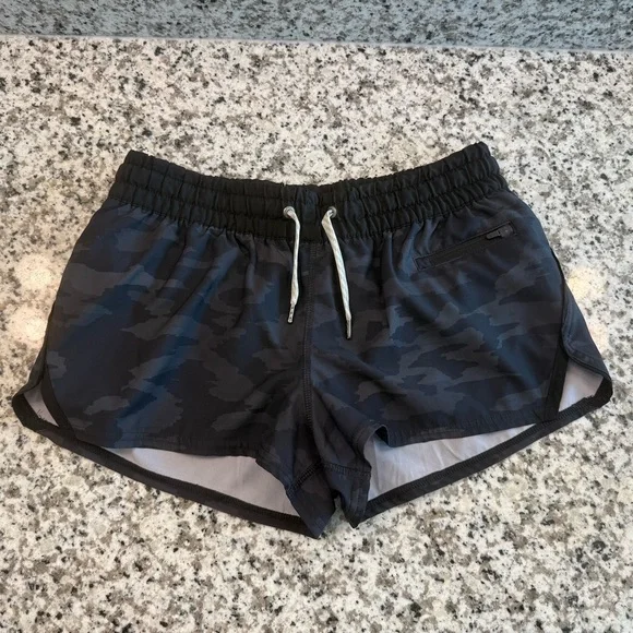 Vuori Women’s Clementine 2.0 Shorts Small - Picture 4 of 9